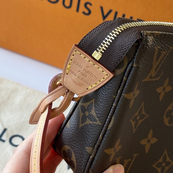 Louis Vuitton Pochette Accesoires - Picture 4 of 7